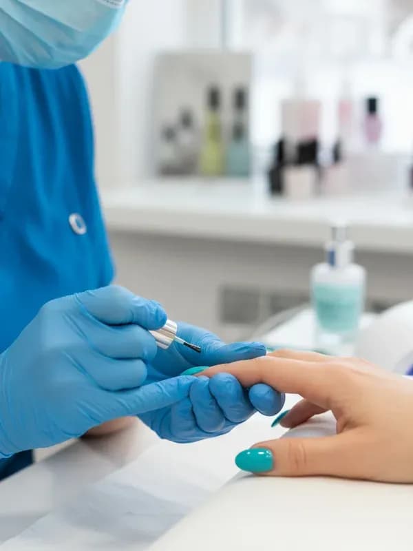 manicur-pokrytie-lakom-gelem-card